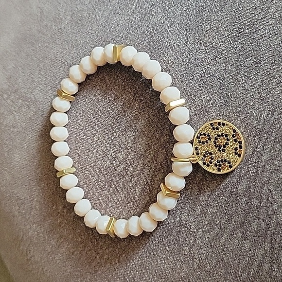 Cream Glass Beaded Leopard Print Charm Stretch Mobwife Bracelet - Picture 2 of 5
